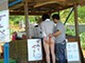 露恥裏・絶対服従露出ゲーム〜伝説の元美少女ロリ・笠木忍を大自然連れ回し一泊旅行ヤりたい放題！！〜　サンプル画像02